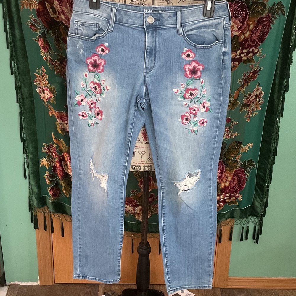 Belle Sky Blue Floral Embroidered Cropped Jeans